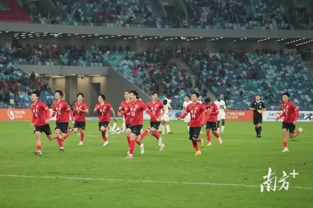 南方+ 姚志豪 拍摄