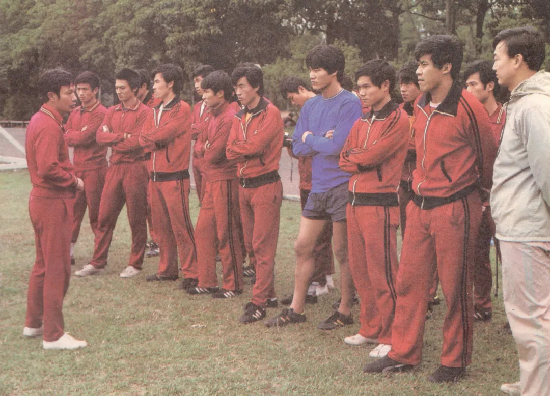 015:1981年,苏永舜在广州二沙头基地率领国足备战1982年世界杯预选赛。 图片